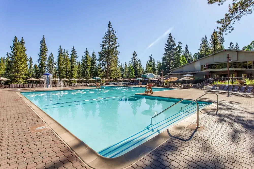 Wooded Getaway W/ 2 Living Areas & Shuttle 3 Bedroom Home