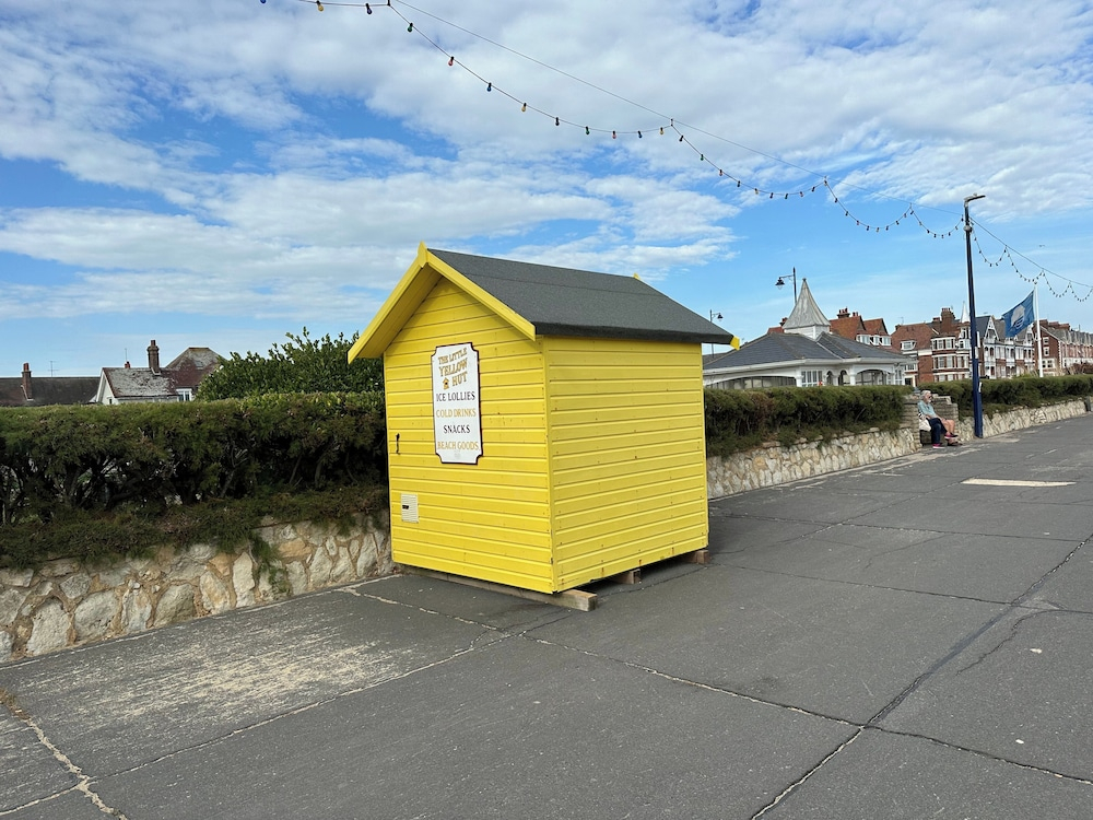 Felixstowe Chimo Caravan 8 Sleeps 5 min to Beach