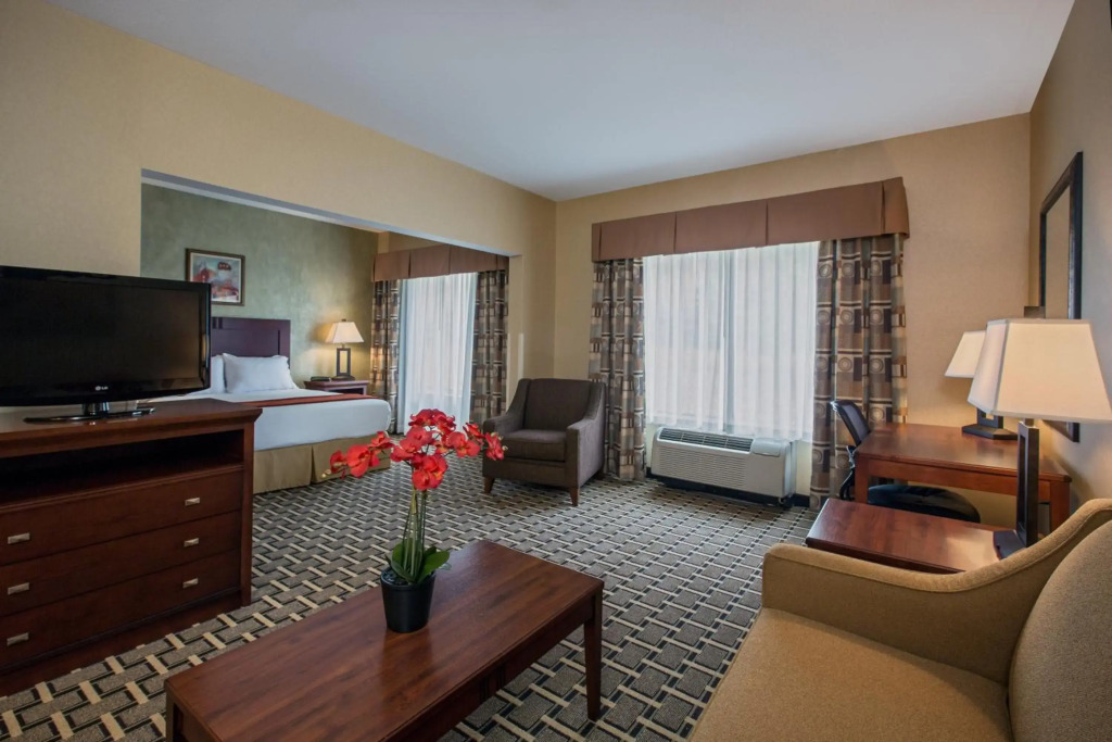 Holiday Inn Express Hotel & Suites Youngstown North-Warren/Niles by IHG
