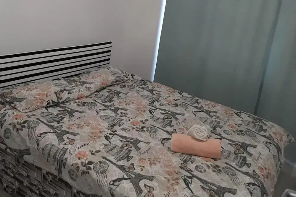 2 Bed-aircon-free Parking-city Centre