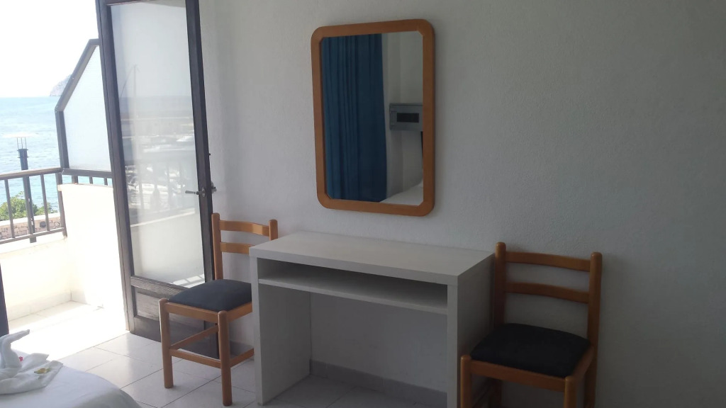 Hostal Port Corona