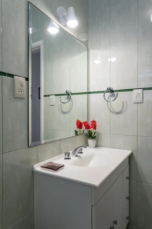 7 Minutes From Ipanema Beach Bt302b