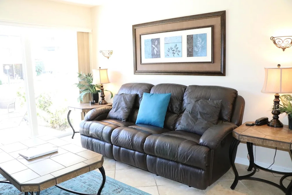 Jamaica Royale 002 - 1 Br Condo