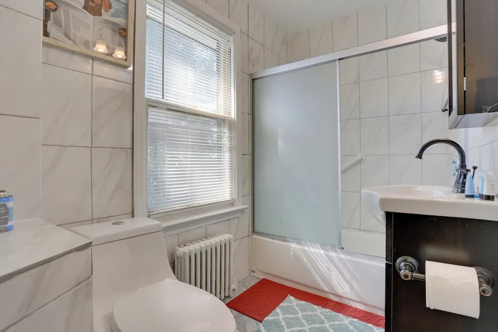 8 Mi to Metlife Stadium: Pet-friendly Home w/ Yard