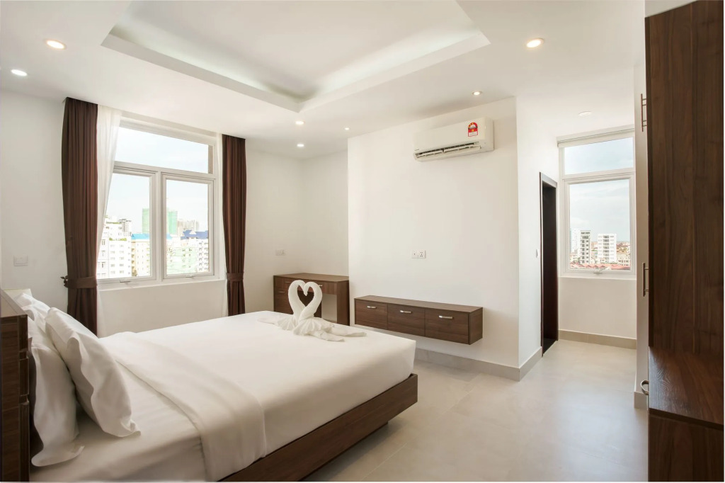 Queen Mansion Hotel & Stays