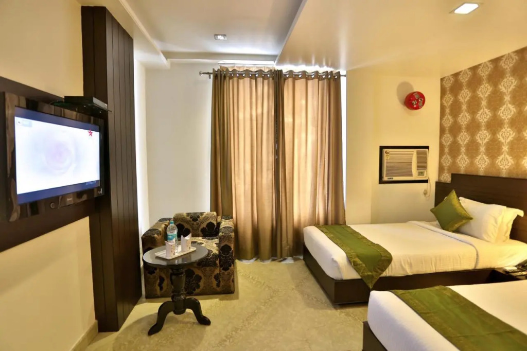 Hotel Raya Inn