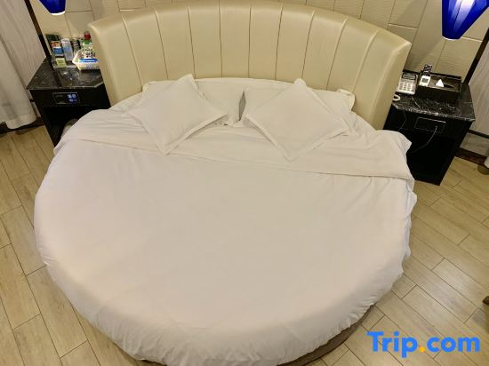 Qingmu Hotel (Zhenjiang Danyang Houxiang Central Street)