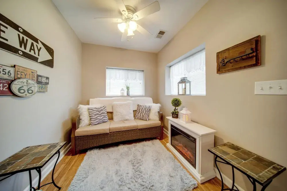 Gotl Strip Cottage. Walk to the Beach