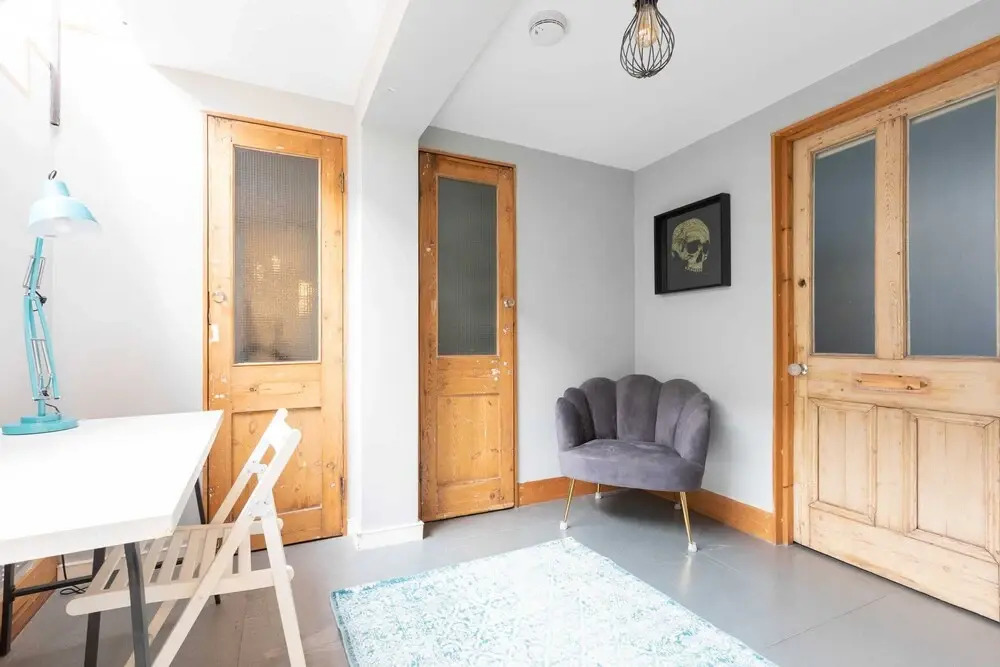Stylish 2 Bedroom Converted Victorian Storefront