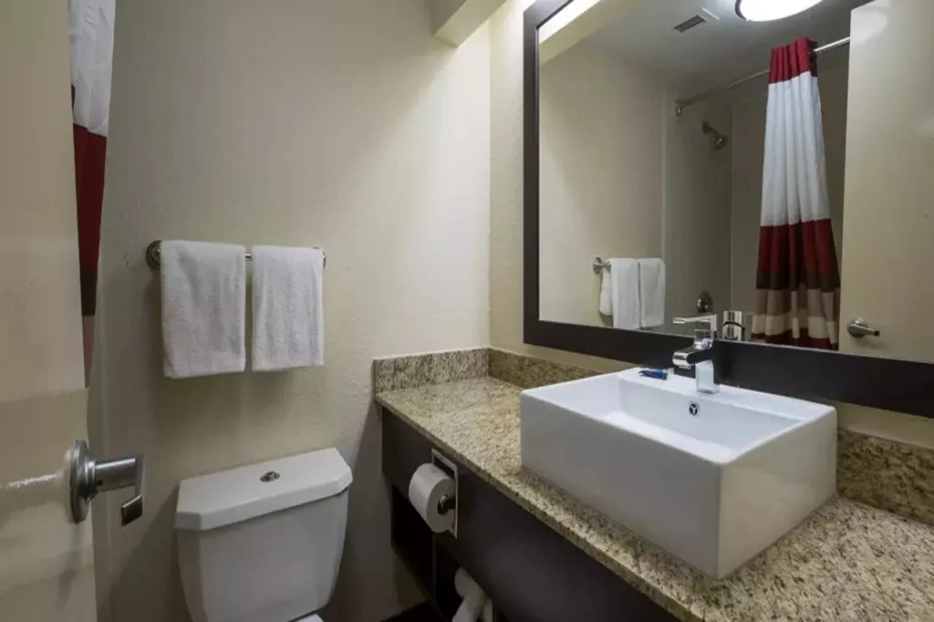 Red Roof Inn PLUS+ Houston - Energy Corridor