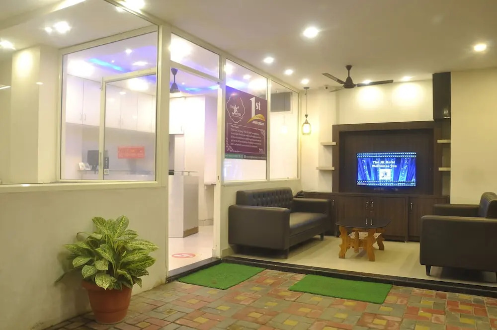 JK Rooms 126 Parashar Legacy - Opp Railway Station