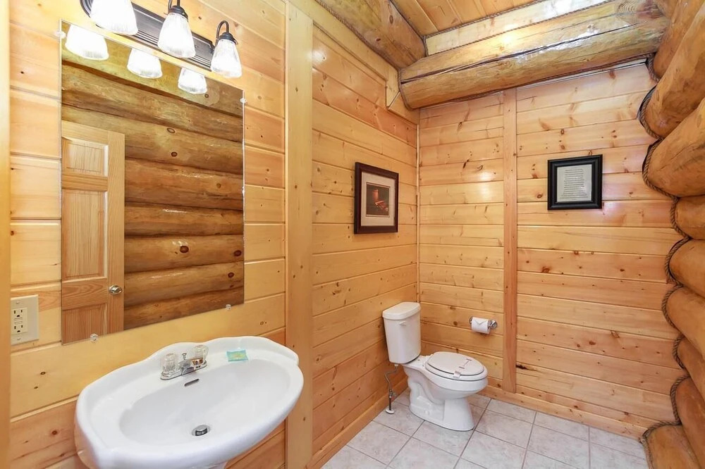 Aiden's Escape - 4 Br cabin by RedAwning