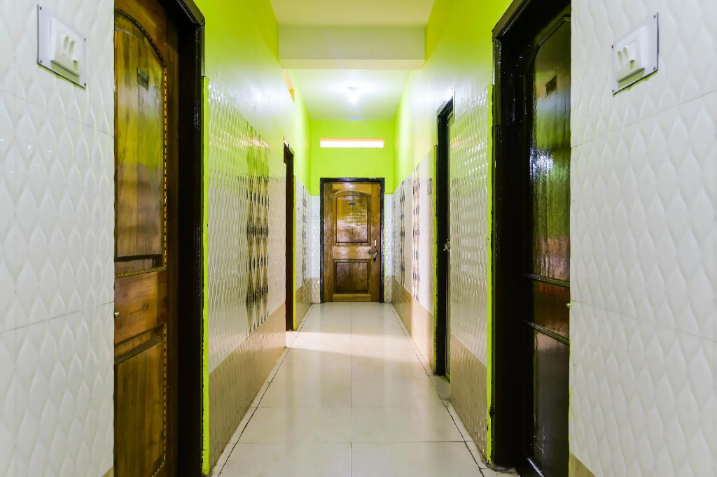SPOT ON 63771 Hotel Puri Dham