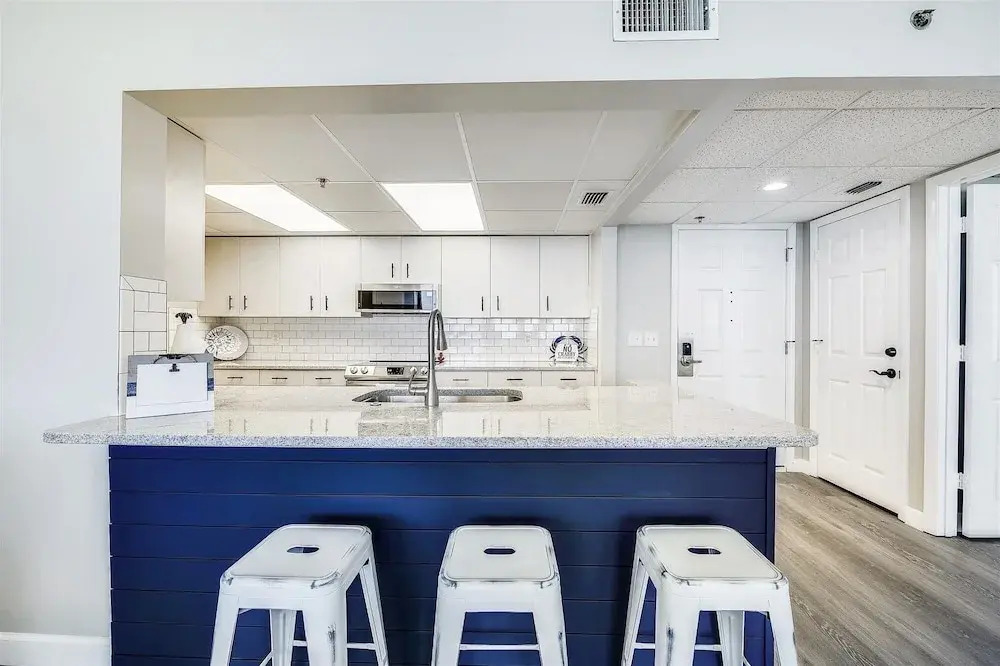 Long Beach Tower 3, #1303 - Completely Renovated 2 Bedroom . 2 Condo by RedAwning