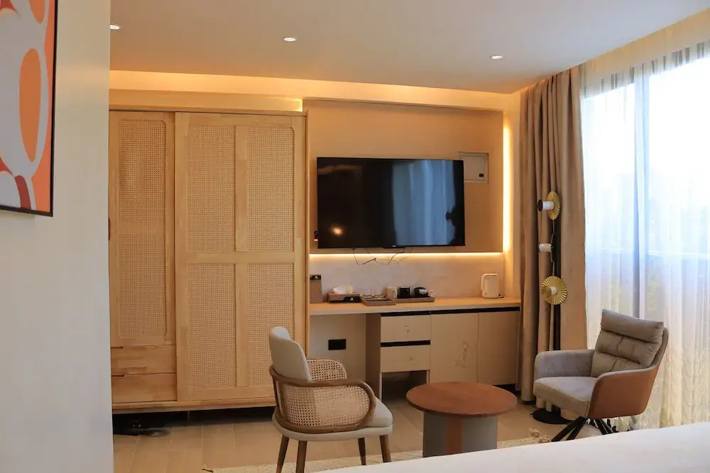 Arova Hotel