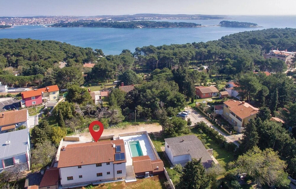 Awesome Home in Premantura With Wifi and 5 Bedrooms