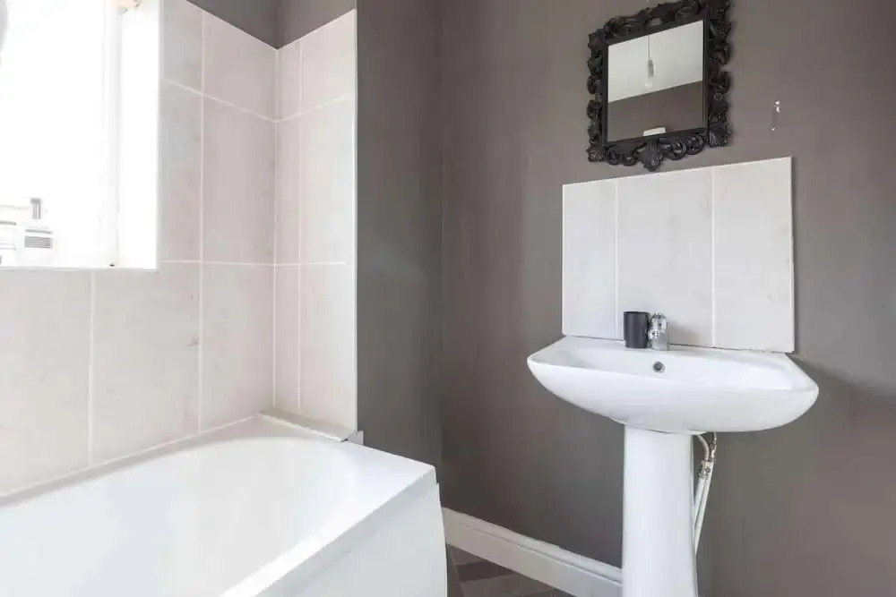 Huge Home,sleeps 12, Private Parking, Pets ok