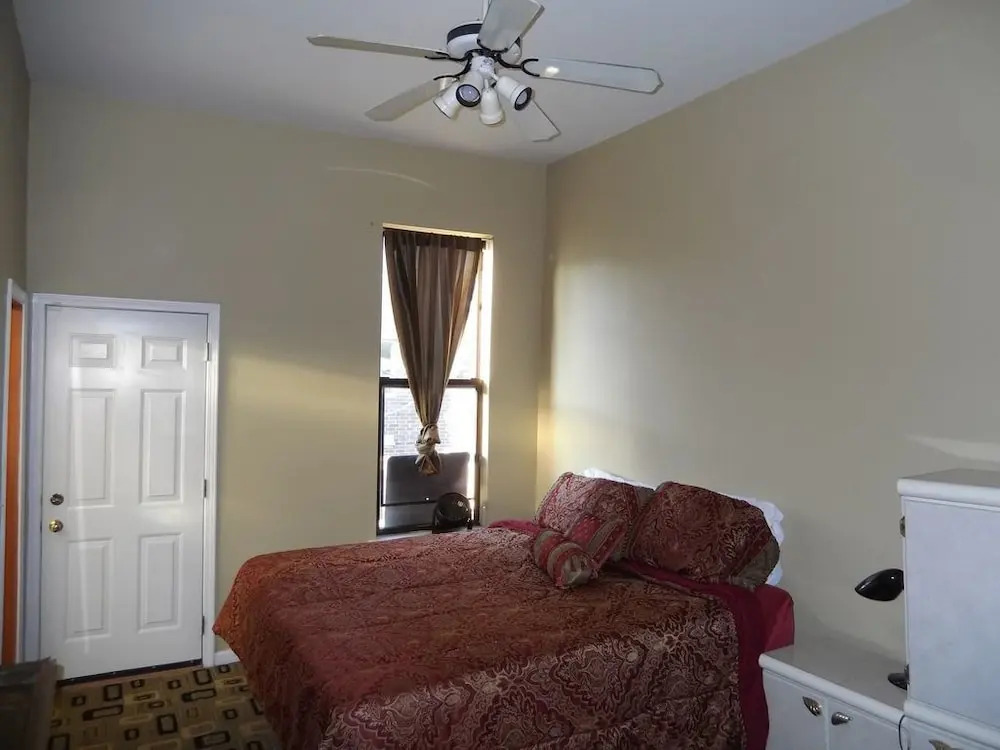 Bucktown, Urban Luxury and Convenience, Near L Train Stop at Western