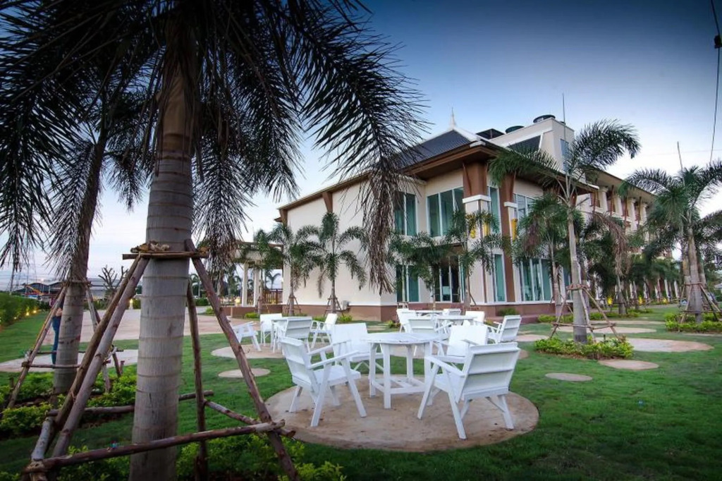 The Lake Hotel