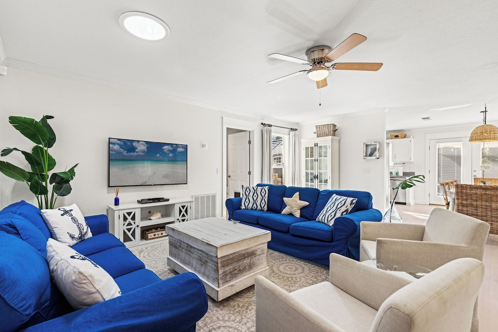 Laguna Breeze! Dog-friendly 4BR Beach Escape for 8 With Coastal Charm!