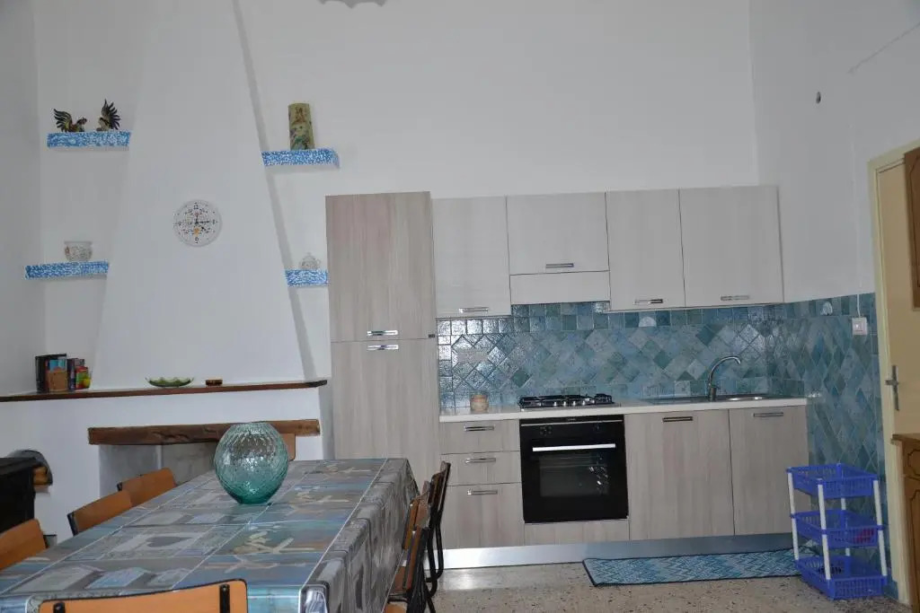 Casa indipendente immersa nel verde con vista mare