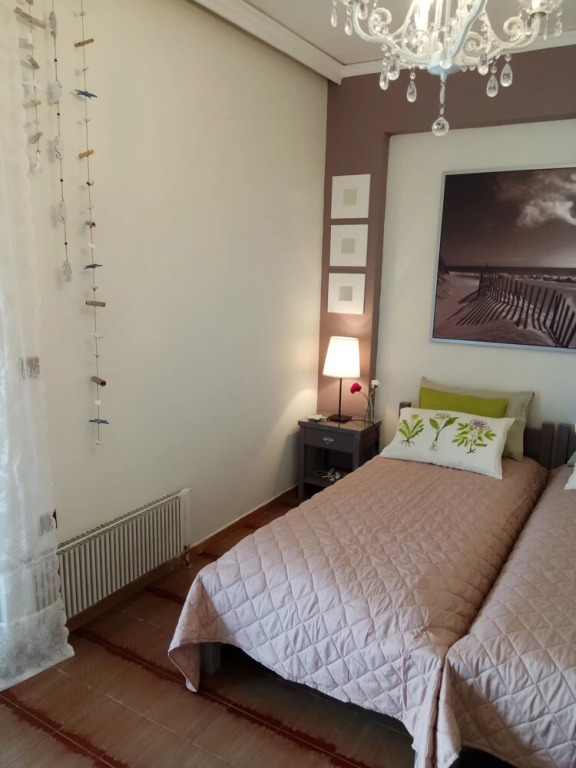 Top Floor Cozy Apartment near Beach
