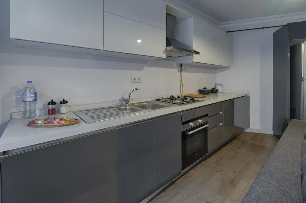 Gorgeous Central 2BR Condo w City Views