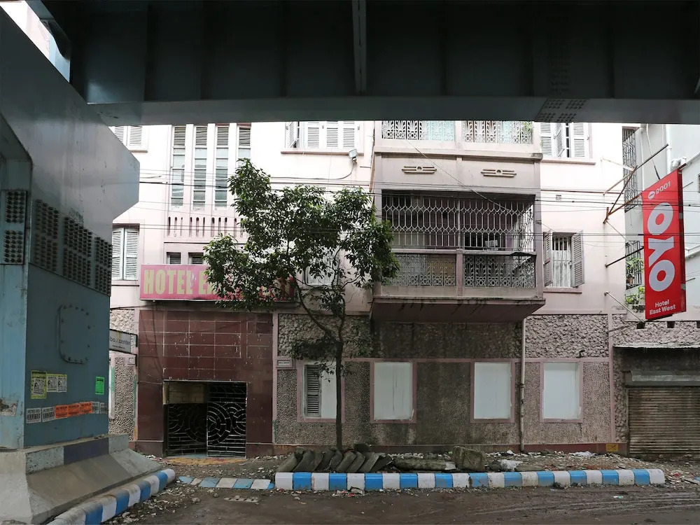 OYO 9001 Hotel East West