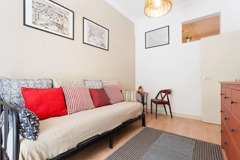 Sunny orange garden apartment in central Lisbon