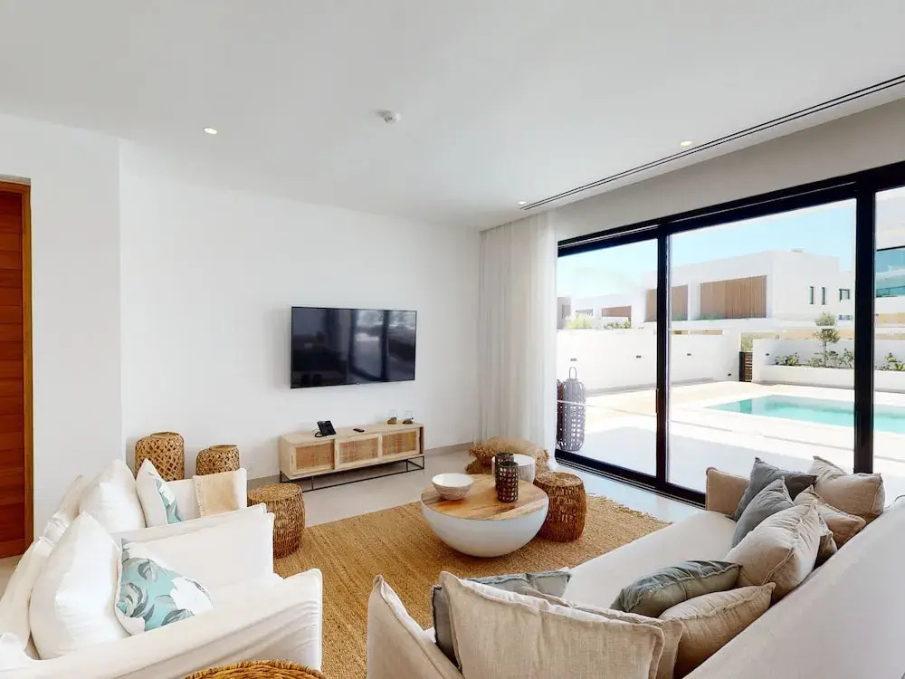 Sanders Konnos Bay Terpsichori - Striking 4-Bedroom Villa With a Side Sea View