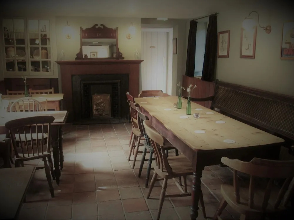 The Three Horseshoes