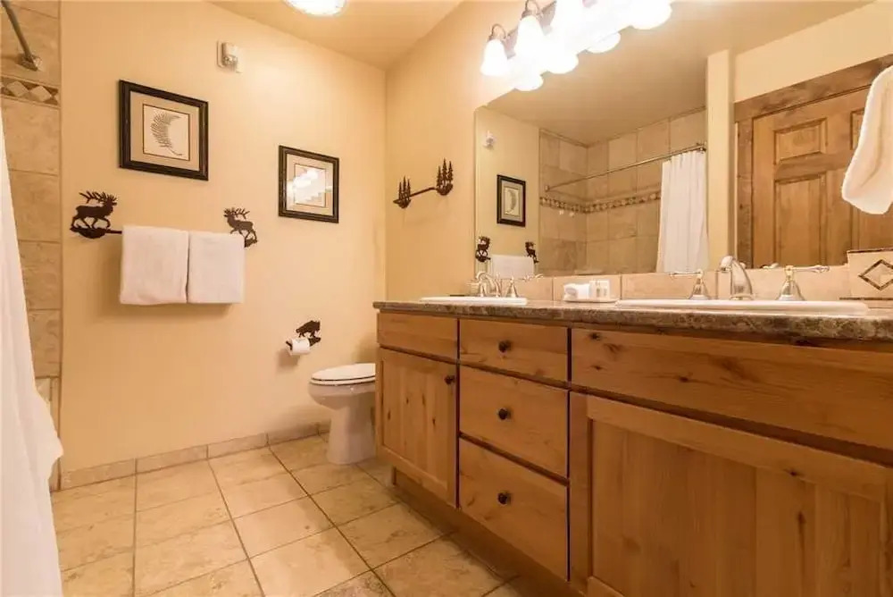 3105 Champagne Lodge, Trappeur's Crossing Apartment 2