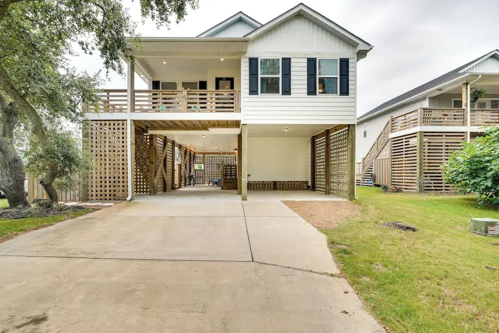 Kill Devil Hills Retreat w/ Gas Grill & Deck!