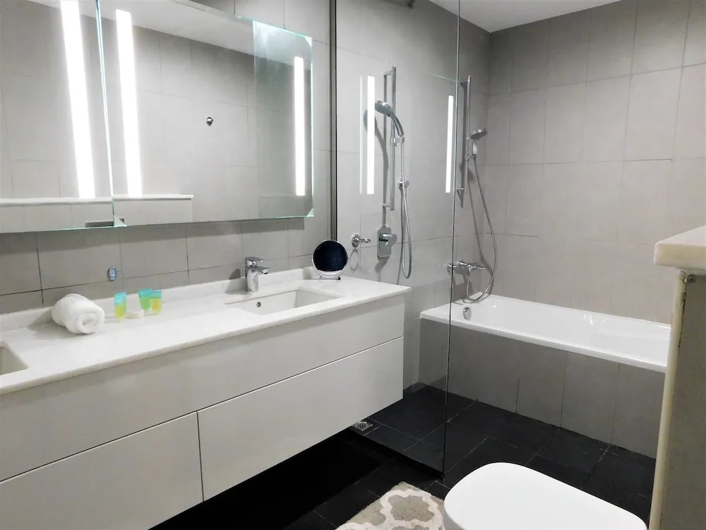 Royal bay Azizi Palm Jumeirah
