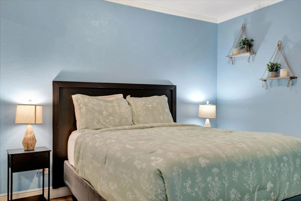 Serenity on the Sea Luxury Condo with Private Balcony on the Ocean
