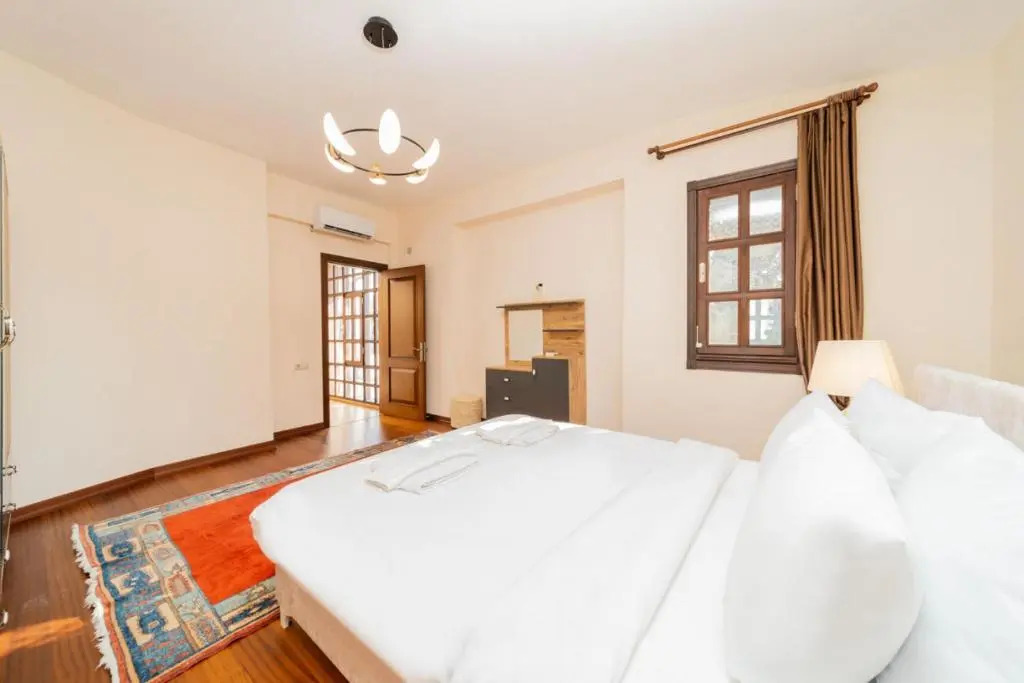 House Close to Beach with Shared Pool in Antalya