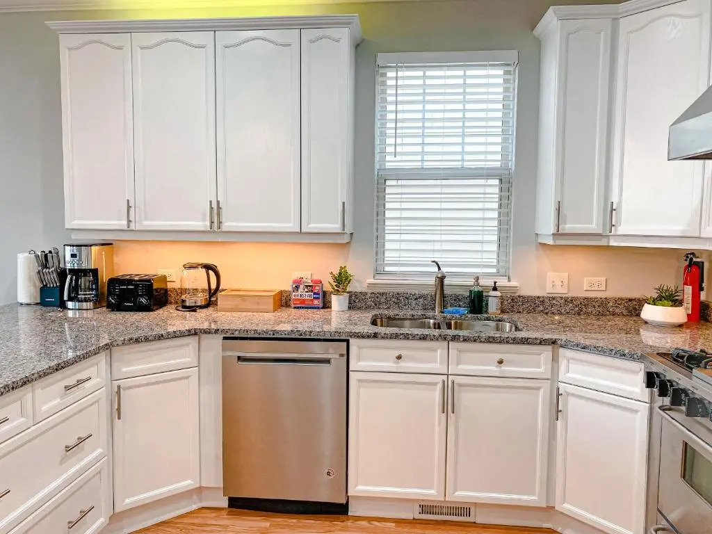 Beautiful 5br home for 14 guests with free parking