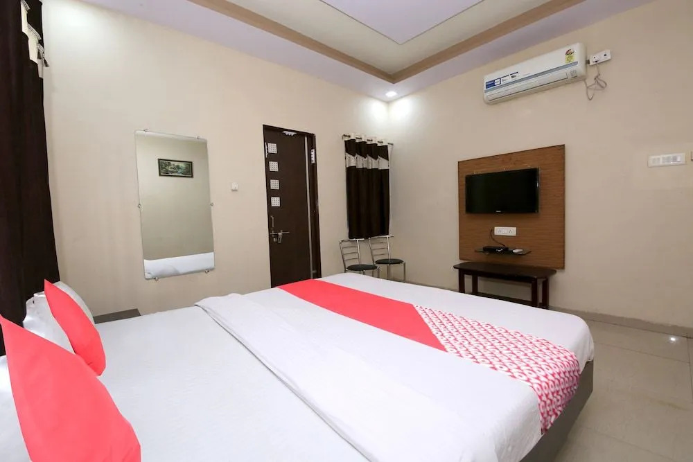 OYO 48533 Hotel Aarna Palace