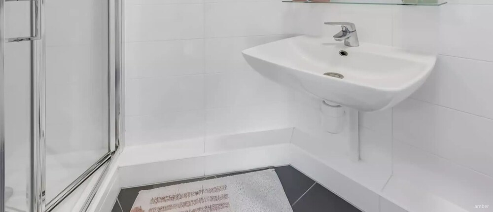 Student only Modern Studio at White city