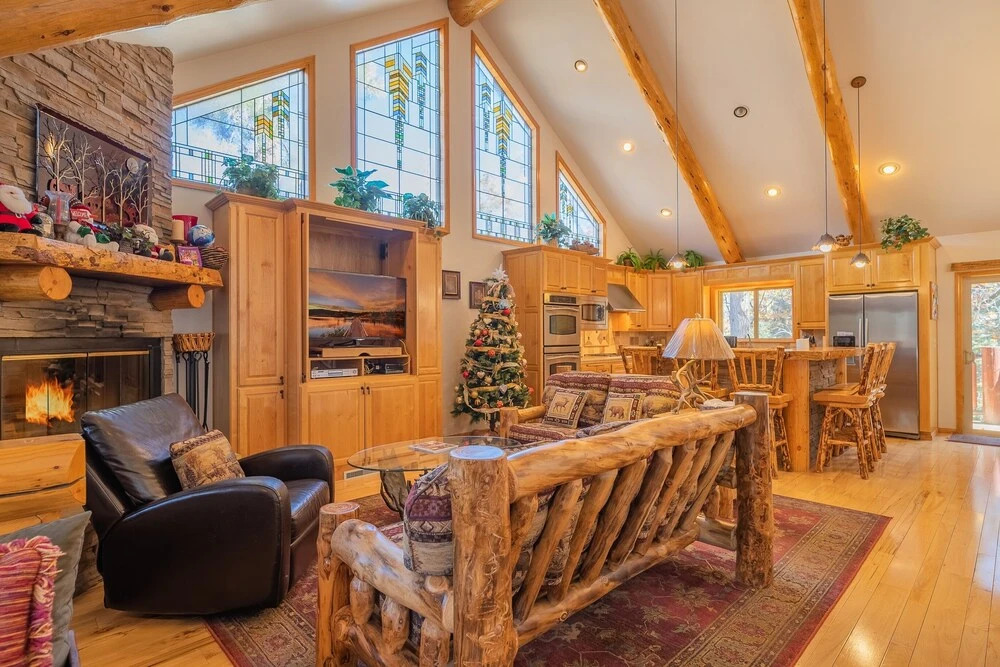 Bearfoot Bungalow - Premium And Spacious Home Close To The National Forest And The Village. 4 Bedroom Home