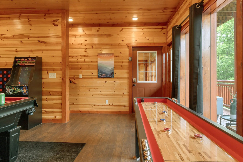 Evergreen Lodge by Avantstay Indoor Heated Pool + Game Room + Movie Theater + Hot Tub Mtn Views + Pigeon Forge