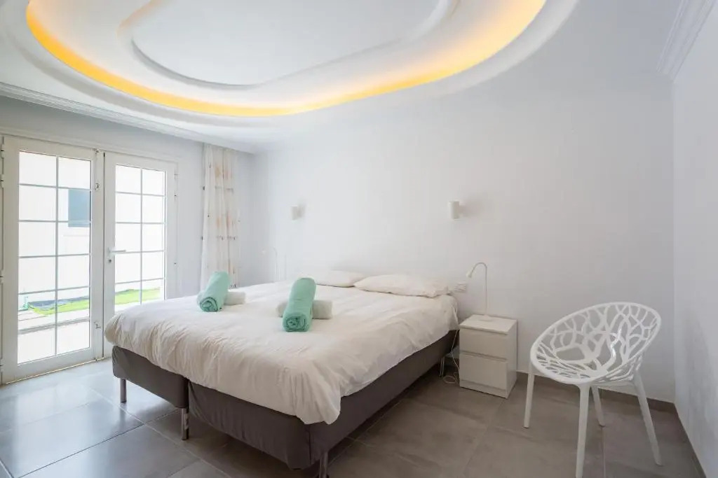 Alamos Park-stunning villa in HUGE private grounds