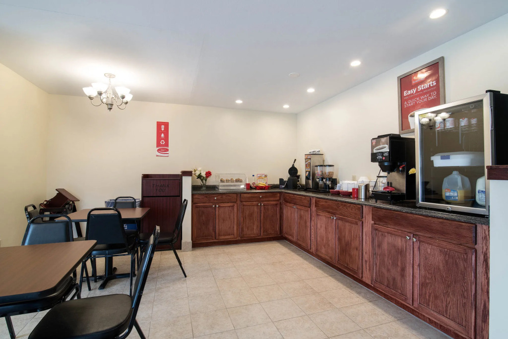 Econo Lodge Inn & Suites Canandaigua - Finger Lakes Area