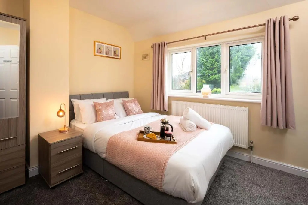 Sweetbriar - Stylish 4-Bed close to NEC, Airport, JLR, Solihull