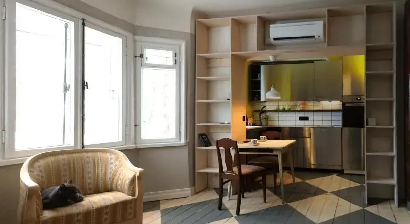 History Designer Flat