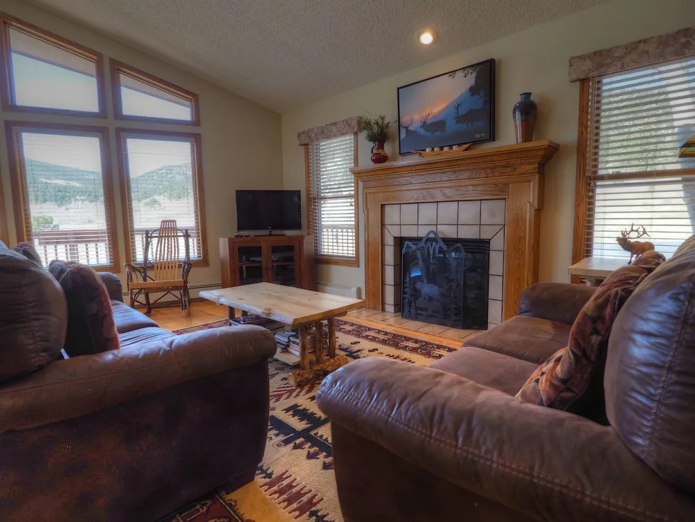 Lily Mountain Lodge - E.V.Reg #3498 - 4 Br Home