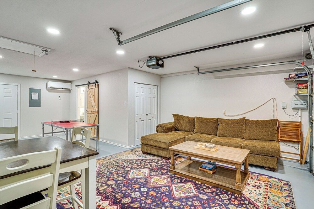 Granbury Cottage, Steps to Lake & Dock!