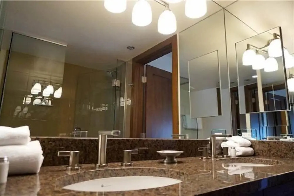 Ski In, Ski Out, 2 Bedroom Luxury Residence With Hot Tub Access And Expansive Views