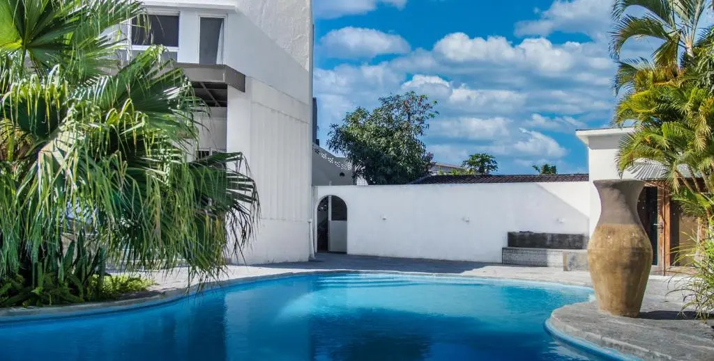 Contemporary Private Studio with Pool and Kitchen