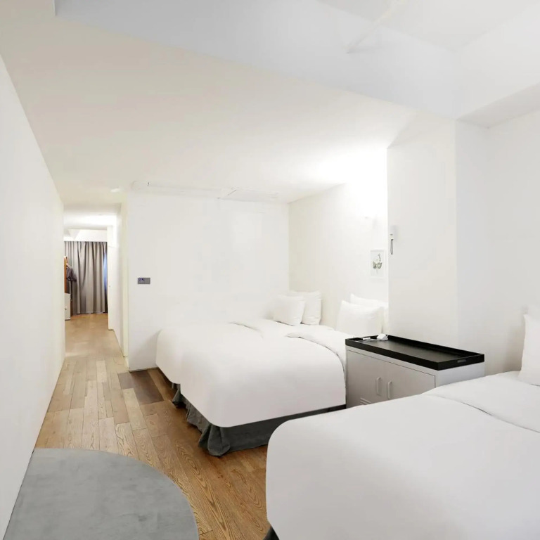 Hotel 498